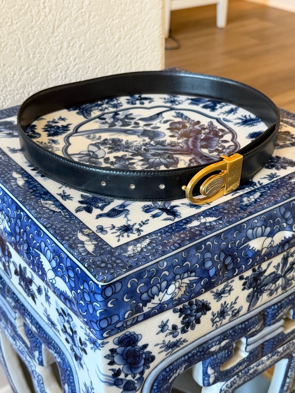 Gucci plus Black Leather Belt with Gold Oval Logo Buckle - Picture 4 of 7